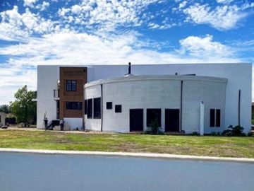 Casa moderna en parcela en venta 7D/4B piscina Carampangue