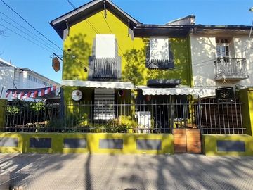 Casa Comercial en venta con Locales Arrendados Barrio Italia