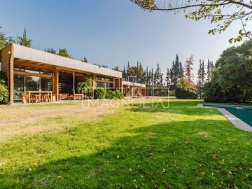 Casa en venta de 4 dorm. en Colina