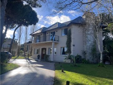 Casa en Alquiler – 4 Dormitorios - Pinamar