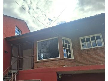 HERMOSA CASA EN PLANTA ALTA. EN ALQUILER Ituzaingó Norte