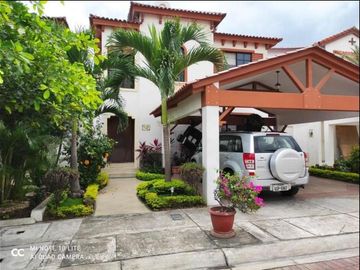 VENTA DE HERMOSA CASA EN TERRANOSTRA