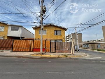 Casa 3D/2B en Villa Talinay. Amplio patio. Trato directo