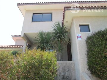 Espectacular Casa con piscina en venta en Quilpué