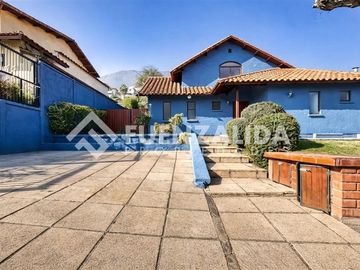Casa en venta de 3 dorm. en La Reina