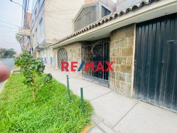 Venta De Casa Ate. Espacio Que  No Se Encuentra En Lima