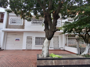 casa en venta en lleras restrepo. Cod V5434
