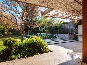 Casa en venta de 6 dorm. en Las Condes