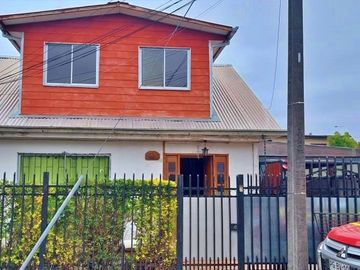 SE VENDE AMPLIA CASA 4 DORMITORIOS 1 BAÑO EN VILLA DOÑA...