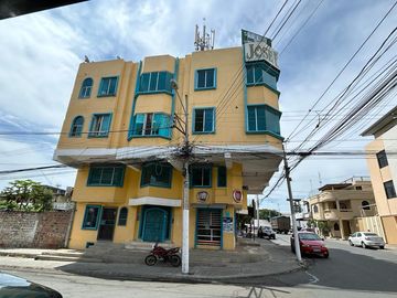 EDIFICIO RENTERO ESQUINERO EN VENTA EN EL CENTRO DE...