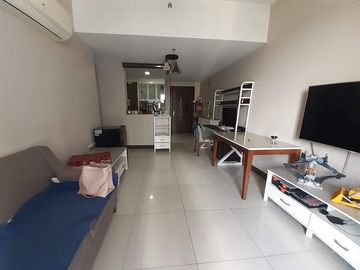 Three Central 2BR Bedrooms with parking for rent Salcedo...