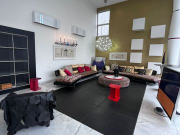 ESPECTACULAR CASA EN CASUARINAS