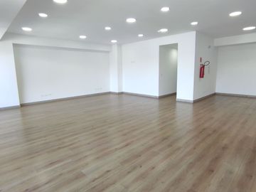 VENTA DE OFICINA SEXTO PISO. ELOY ALFARO & MARIANA DE...