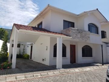 🏡 Casa Esquinera Independiente (192 m²) con Balcón en...