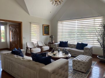 MUY LINDA CASA DE VENTA (CON ASCENSOR) EN URB ALTOS DEL...