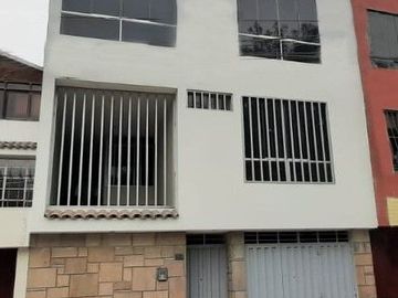 VENTA DE CASA MULTIFAMILIAR FRENTE A PARQUE DE 4 PISOS ...