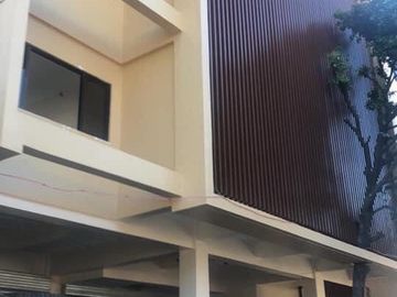 4 Storey Hotel - Apartment Building for Sale in Tipolo,...