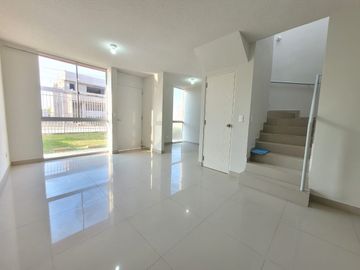 VENTA DE CASA EN CONDOMINIO LOS SAUCES Espaldas de la...
