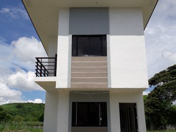 House for Sale near DLSU Laguna thru Bank Financing in...