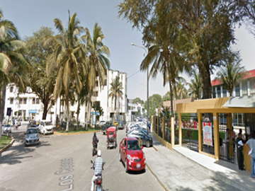 VENDA DE CASA DE DOS PISO FRENTE AL CLUB GRAU- CENTRO DE...