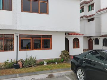 ALQUILER  CASA REMODELADA EN CONDOMINIO  SEGURO  CERCA...