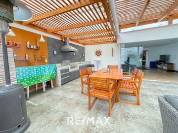 VENTA DE EXCLUSIVO DÚPLEX DE 400 M² EN ZONA RESIDENCIAL...