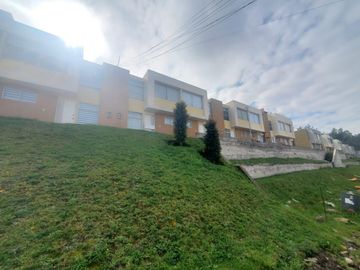 Casa Nueva a Estrenar en el Sur de Quito Apta para...