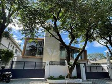 Pentagon Homes near Capitol Drive Celebrity Sports ...