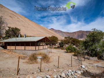 Arriendo año corrido de linda casa en gran terreno,...