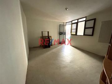 🏘️ ¡Oportunidad En Bellavista! Propiedad De 3 Pisos Con...