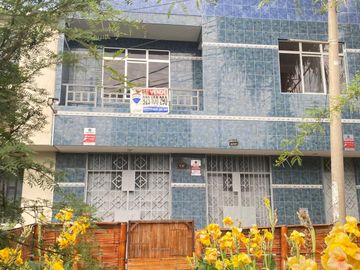 EN VENTA CASA DE 3 PISOS BARRANCA, EXCELENTE UBICACIÓN,...