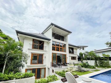 Loyal Grand Villas 6BR House for Sale in Quezon City Nr....