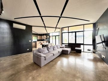 5 Bedroom New House Near Downtown For Sale