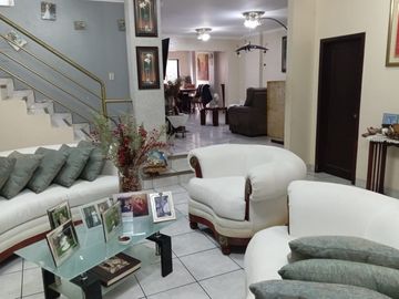 En venta casa Urbanización Ceibos Norte