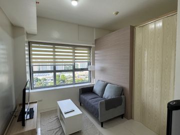 Fully Furnished 1 Bedroom Unit with Parking in The...