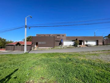 Amplio local comercial en Coronel