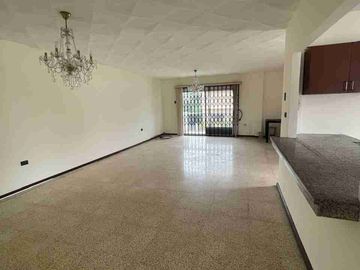 Vendo departamento sector Urdesa Central excelente...