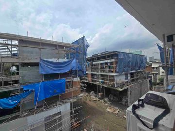 Luxury Detached house and lot with 6 parking new Manila QC