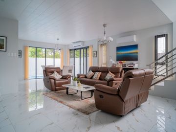 FOR SALE: 4 Bedroom in The Orchard Golf and Country...