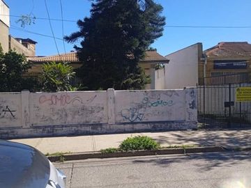 SE VENDE CASA SÓLIDA RESIDENCIA O COMERCIO CENTRAL...