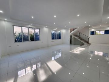 House and Lot For Sale in Ayala Alabang Village,...