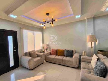 Casa elegante y moderna Con JACUZZI
