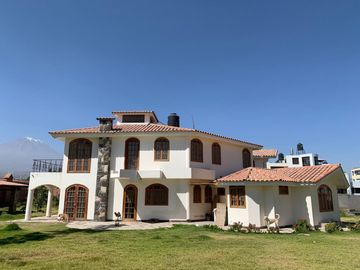 CASA EN VENTA EN PIEDRA SANTA - YANAHUARA - AREQUIPA