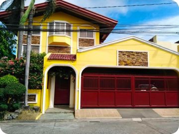 House and Lot For Sale at BF Resort Village, Las Piñas City