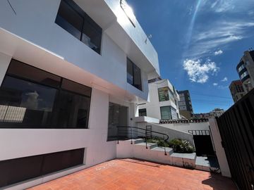 Casa comercial de arriendo centro norte de quito av. shyris