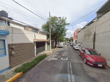 UBICACIÓN ESTRATÉGICA: Casa en Viveros del Valle,...