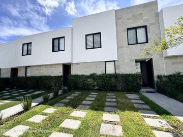 Casa en Altos de Juriquilla | Excelente Opción de...