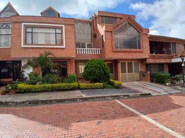 SE VENDE CASA HERMOSA EN FUSAGASUGA EN SAN MATEO.