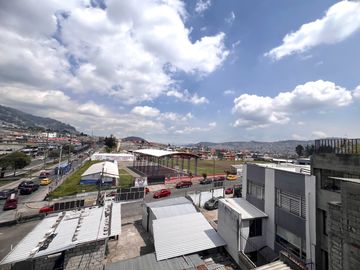 Casa de venta Av. Mariscal Sucre sur de Quito muy cerca...