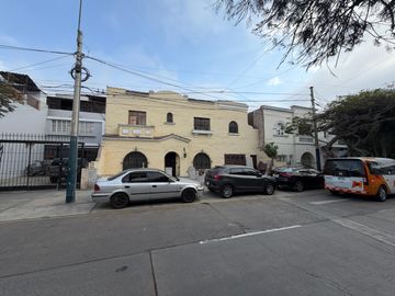 "GRAN OPORTUNIDAD, VENTA DE CASA COMO TERRENO IDEAL...